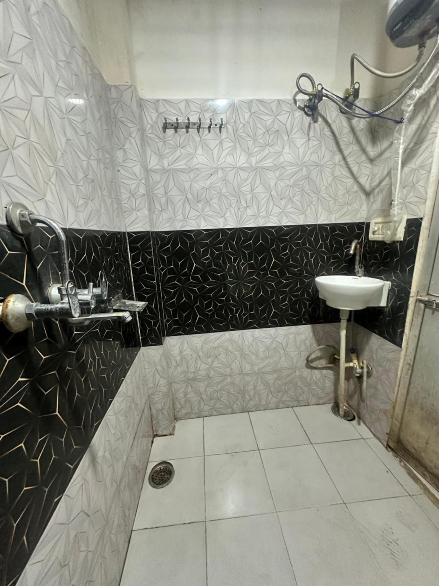 Khatu Shyam Guest House Ayodhya Exterior photo